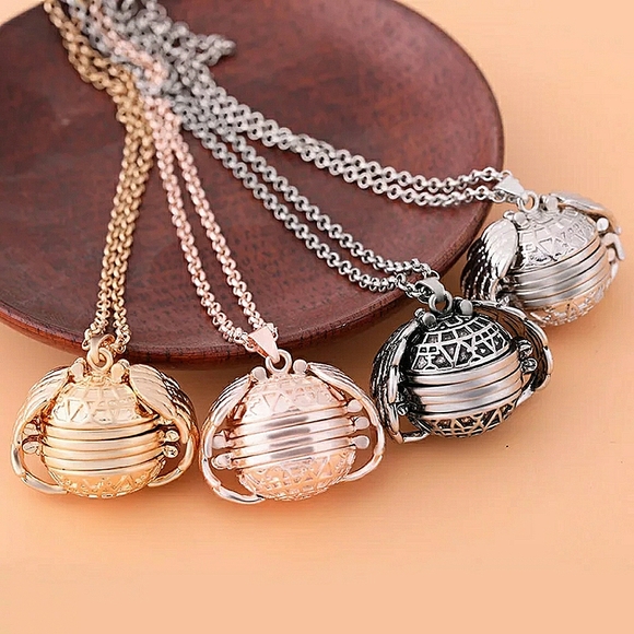 💗PERFECT GIFT💗 Angel Wing Keepsake Fold Out Photo Locket 🏆HP🏆 - Picture 5 of 5